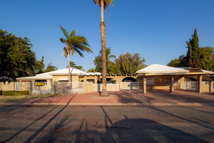 5 Bedroom Property for Sale in Middelpos Northern Cape